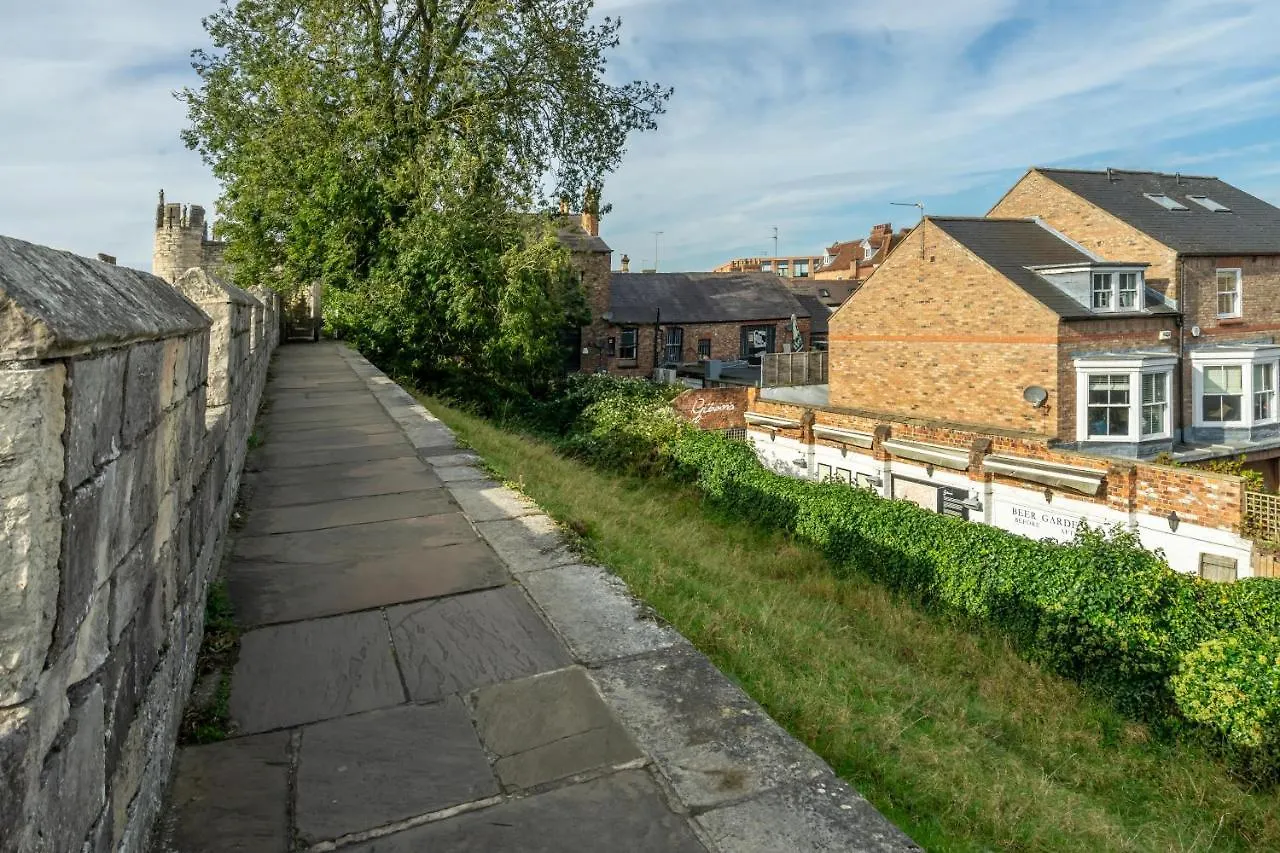 Вилла Dewsbury Court Йорк 0*,  Великобритания